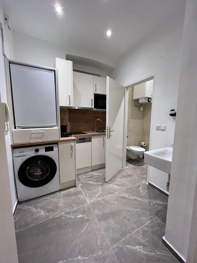 Apartment Near Metro & Netflix Wien Exteriör bild