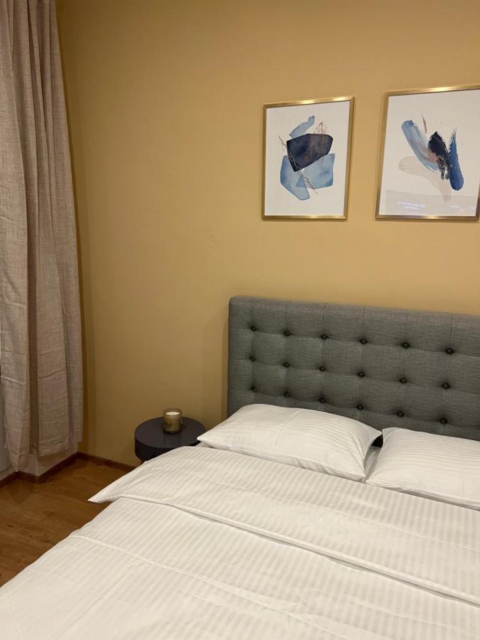 Apartment Near Metro & Netflix Wien Exteriör bild